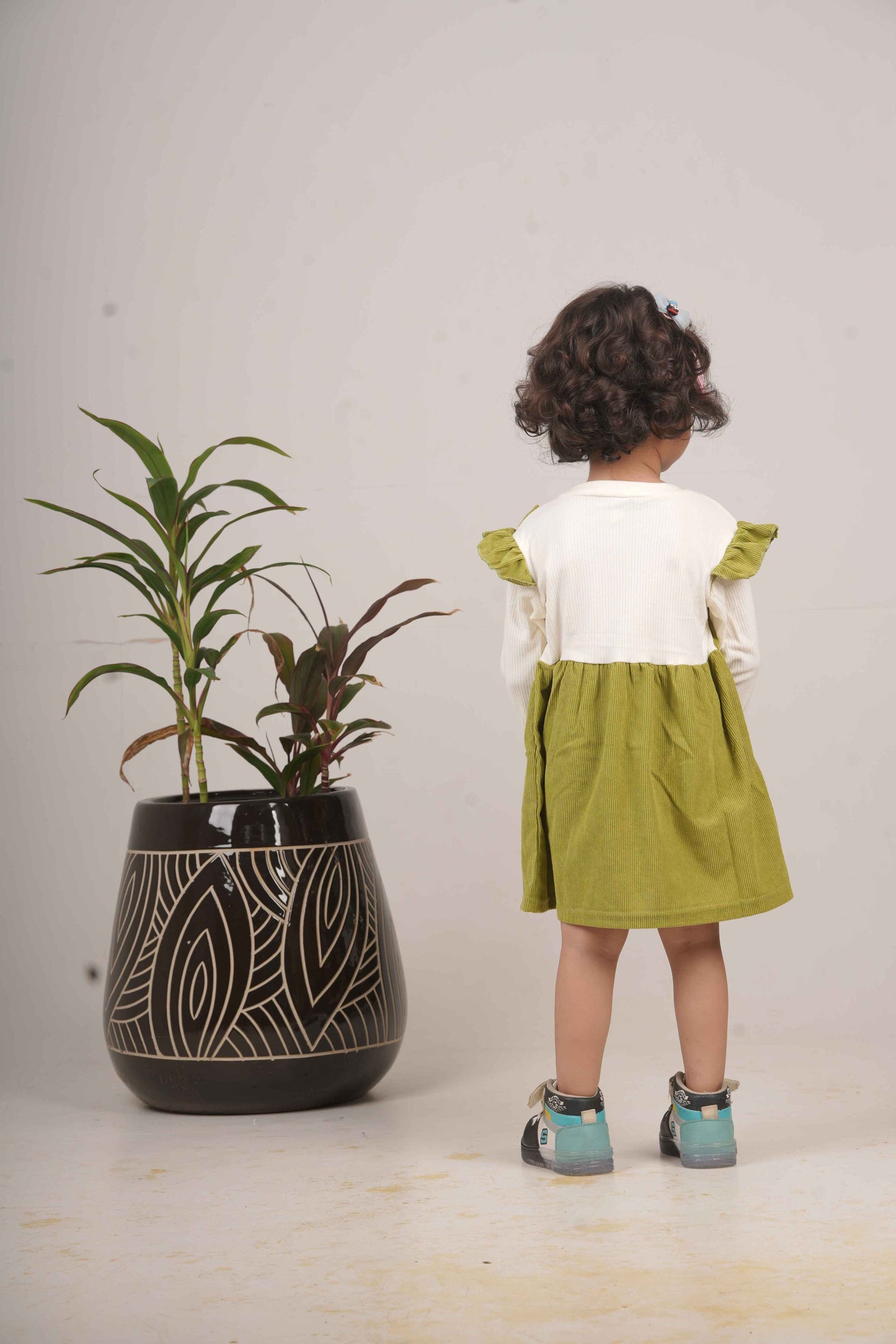 Girls’ Green Frock – Elegant Party & Casual Wear Dress
