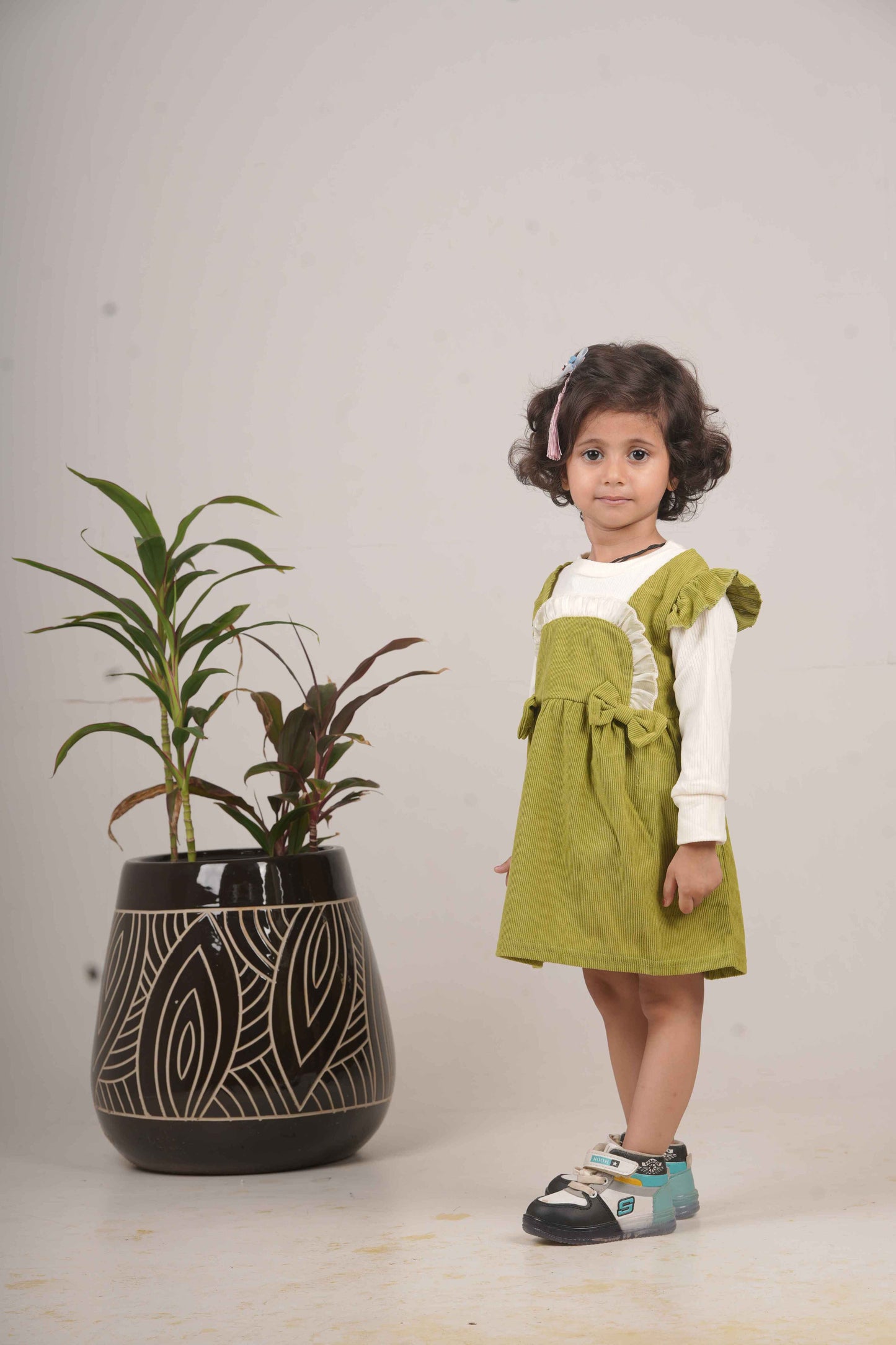 Girls’ Green Frock – Elegant Party & Casual Wear Dress