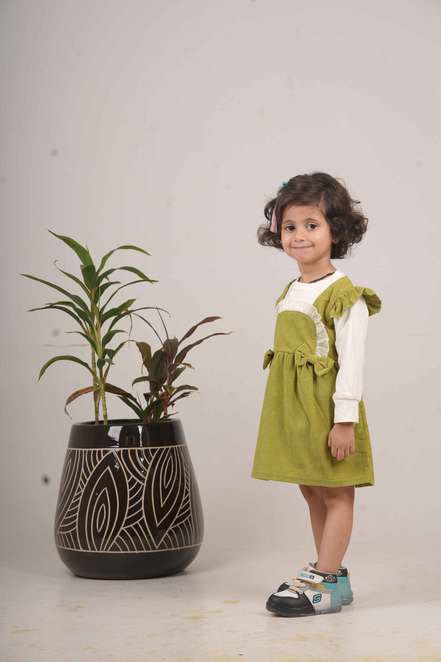 Girls’ Green Frock – Elegant Party & Casual Wear Dress